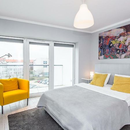 Studio di 35 m² in Appartamento con 1 bagno privato in zona Poznan Centro Esterno foto