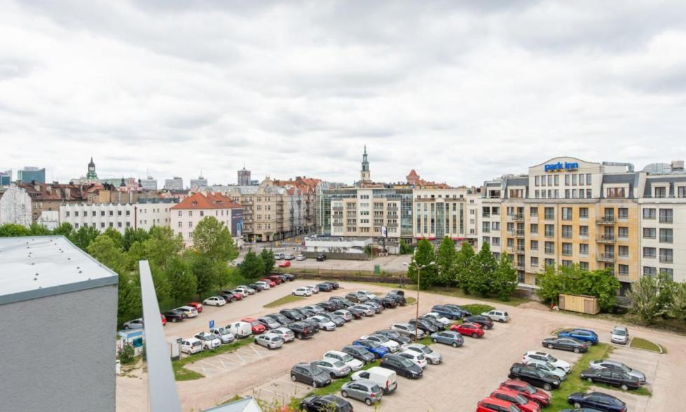 Studio di 35 m² in Appartamento con 1 bagno privato in zona Poznan Centro Esterno foto