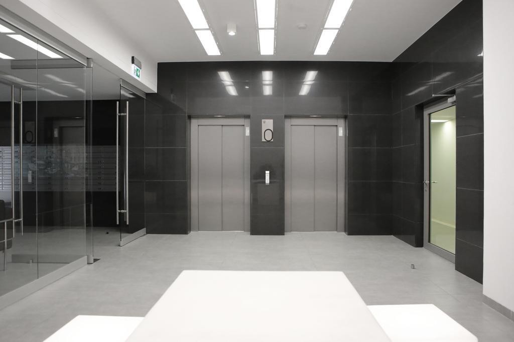 Studio di 35 m² in Appartamento con 1 bagno privato in zona Poznan Centro Esterno foto