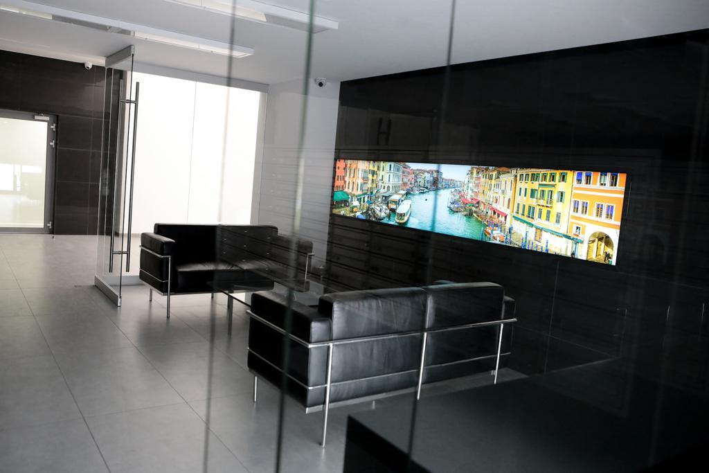 Studio di 35 m² in Appartamento con 1 bagno privato in zona Poznan Centro Esterno foto