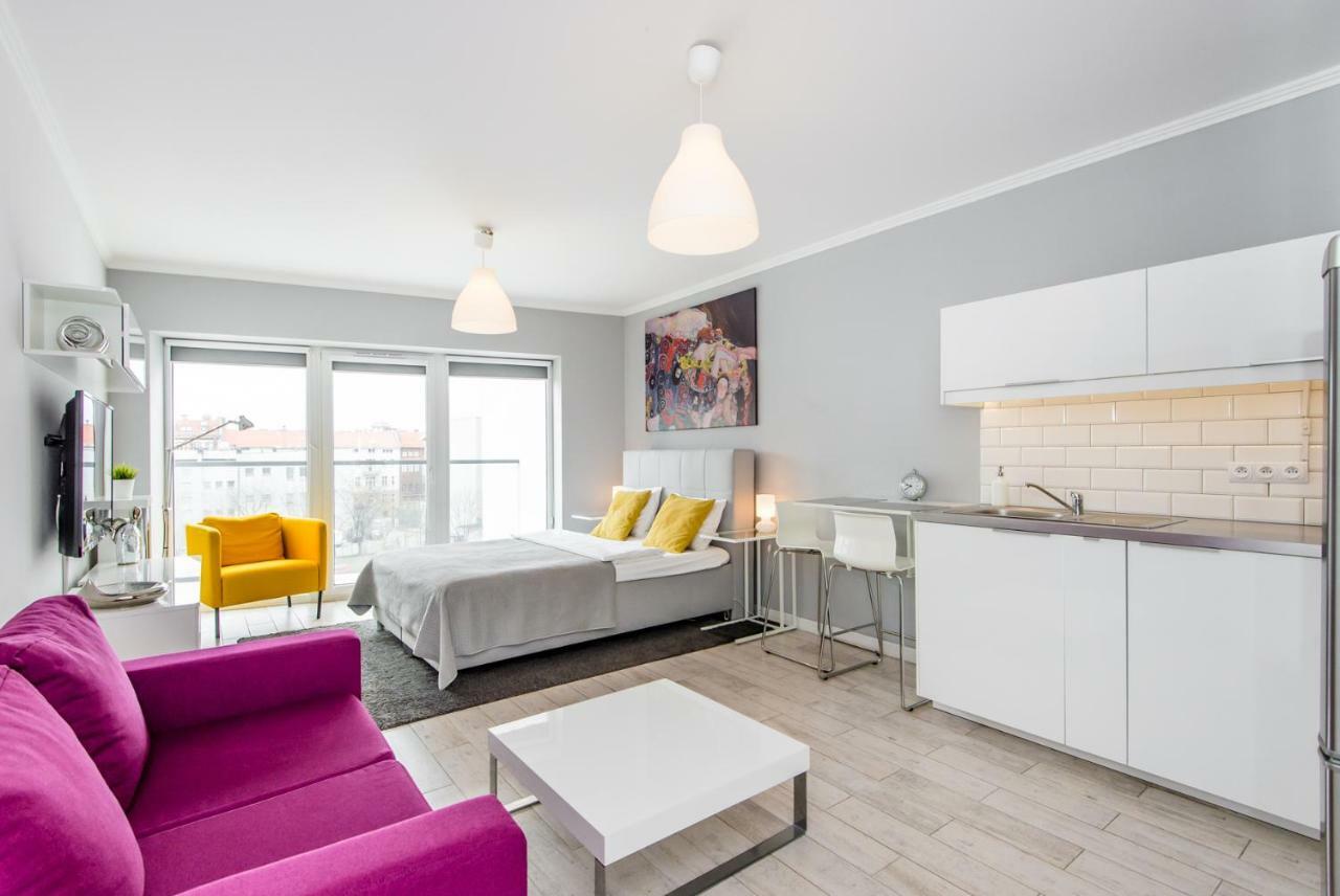 Studio di 35 m² in Appartamento con 1 bagno privato in zona Poznan Centro Esterno foto