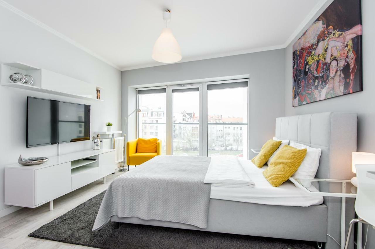 Studio di 35 m² in Appartamento con 1 bagno privato in zona Poznan Centro Esterno foto
