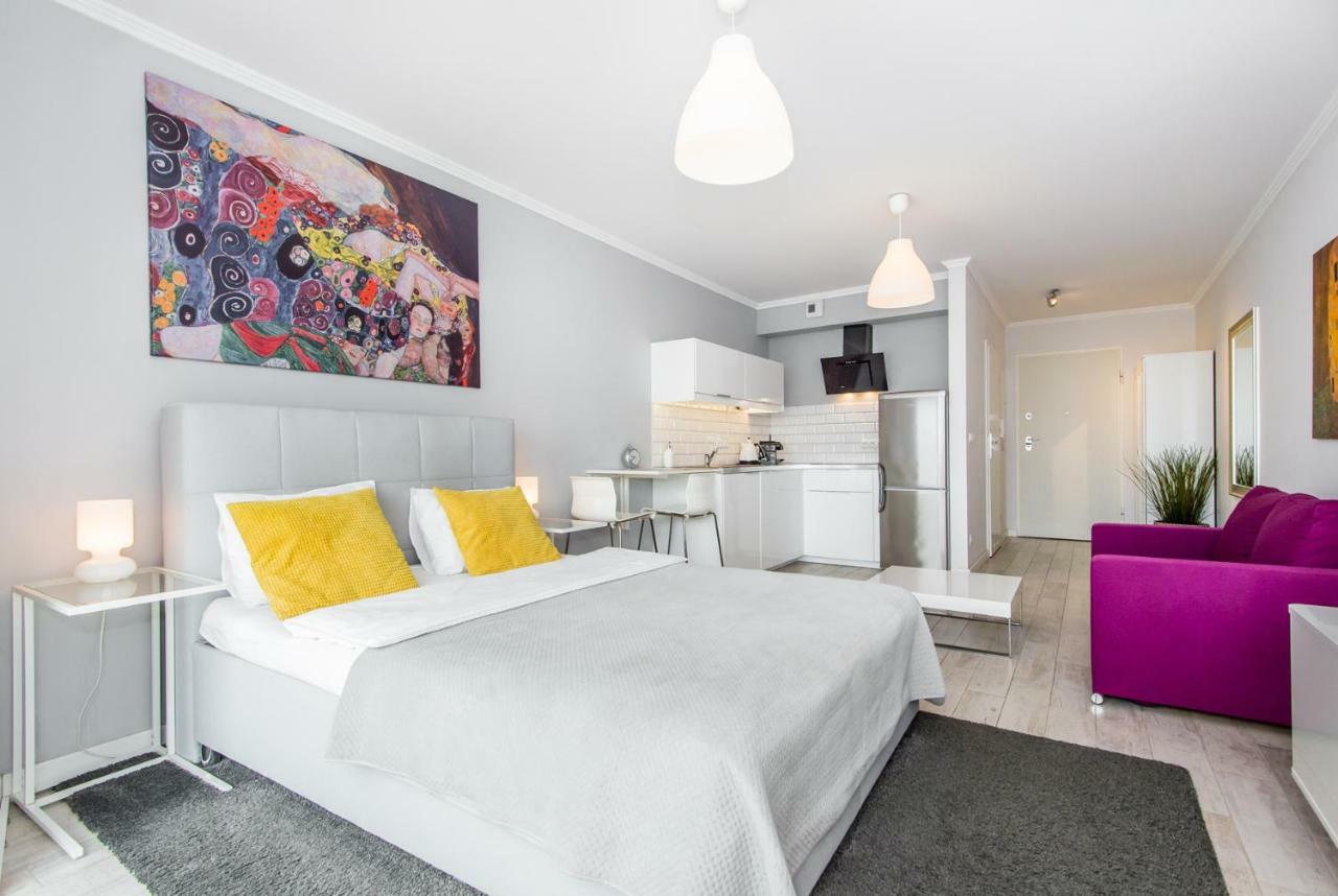 Studio di 35 m² in Appartamento con 1 bagno privato in zona Poznan Centro Esterno foto