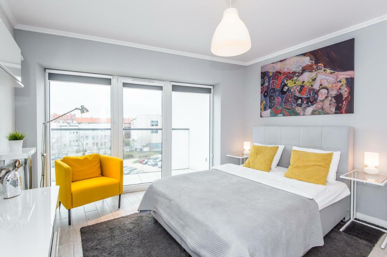 Studio di 35 m² in Appartamento con 1 bagno privato in zona Poznan Centro Esterno foto
